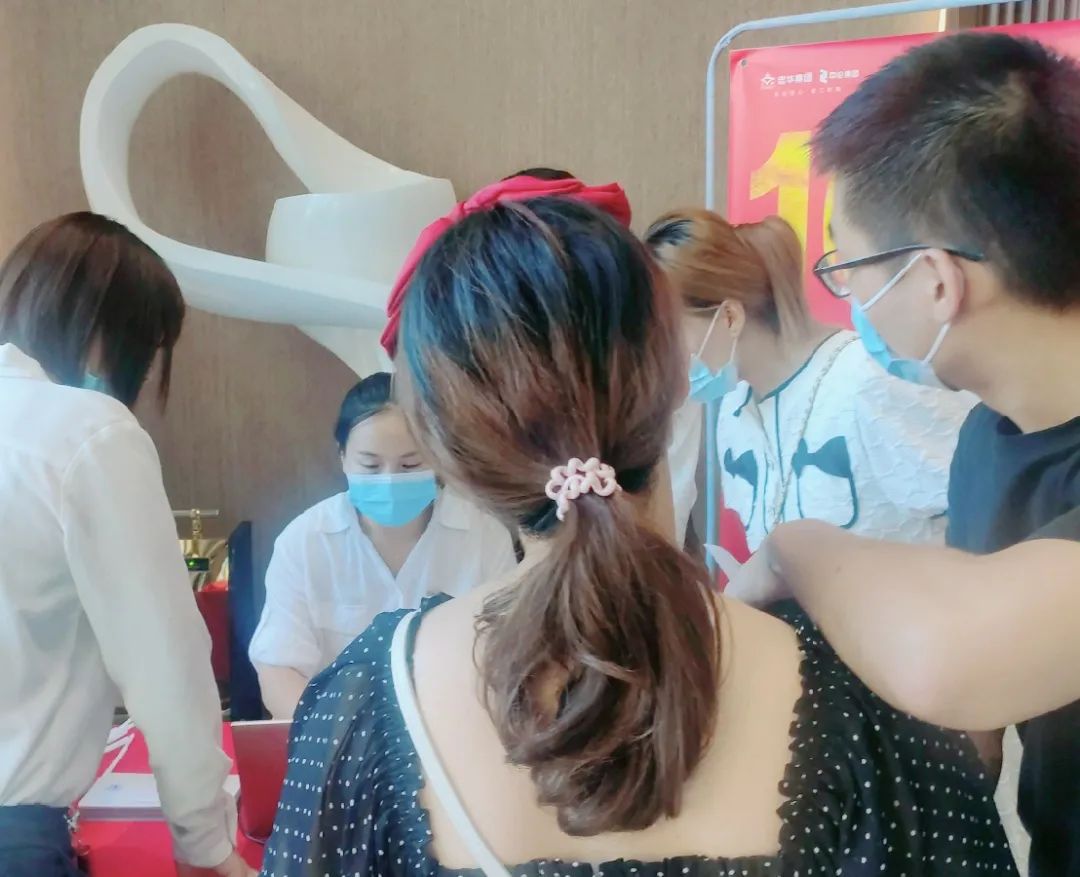 中伦·天悦府|潜江人的十一黄金周，被这家地产“承包”了！