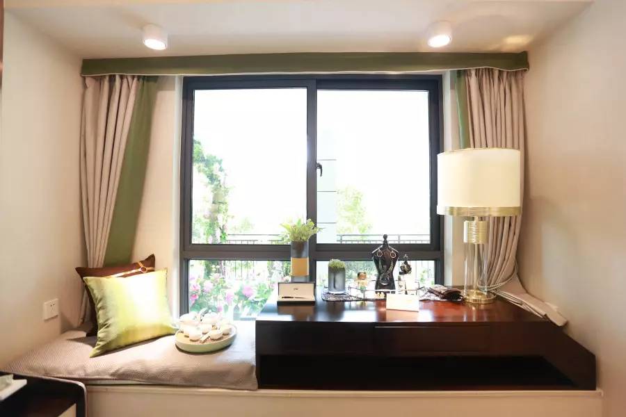 双联阳台+全景飘窗 东立壹品这个