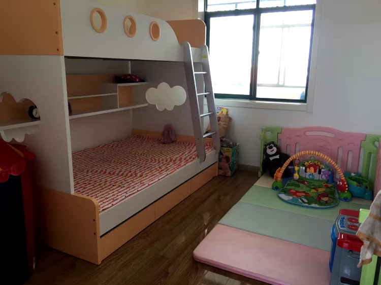 潜阳中路老建委院内179平米大户型加30平米架空层， 房，全部精装出售，包括电器