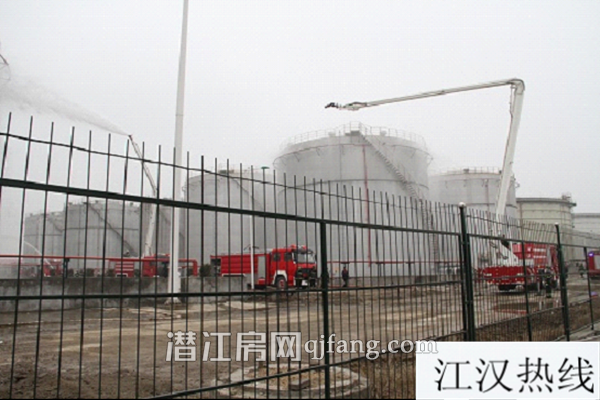 潜江市举行应急队伍拉动暨跨区域灭火实战演练