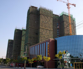 盛世龙城八月工程进度 一期3号楼即将封顶