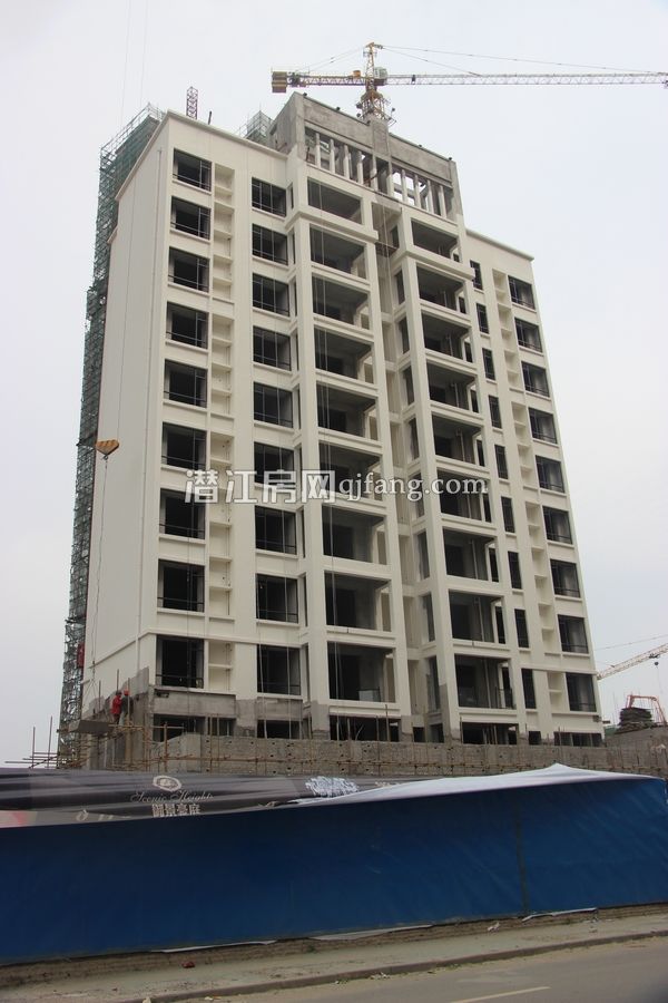 御景豪庭十月工程进度 一期外立面正在进行中