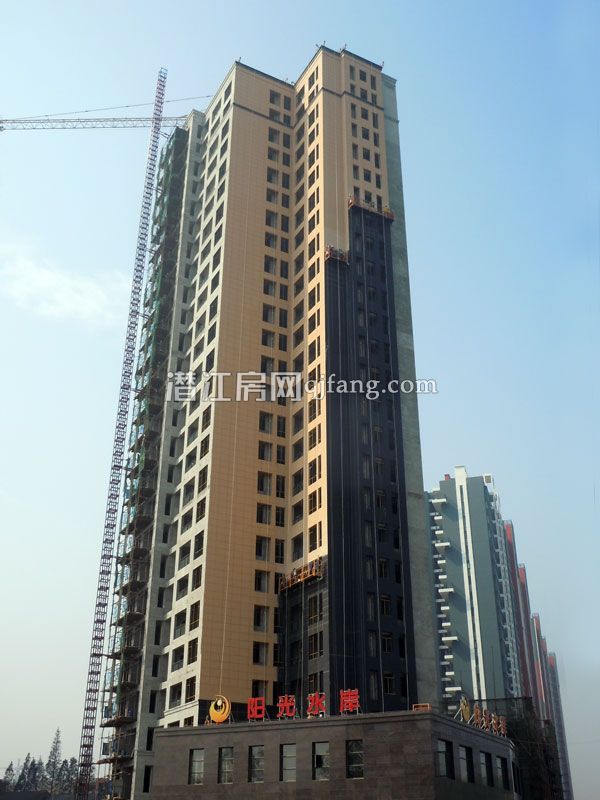 阳光水岸十月工程进度 3#楼喜封金顶