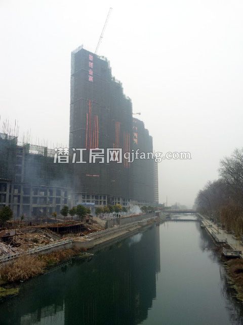 阳光水岸一月工程进度 2#楼喜封金顶