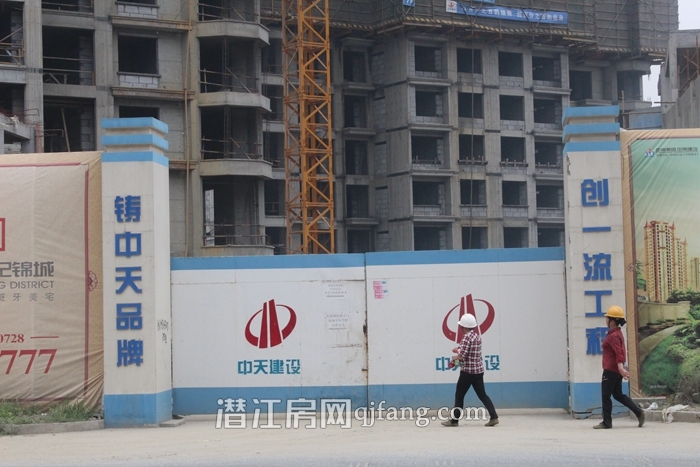 中南世纪锦城5月工程进度 7号楼已经封顶