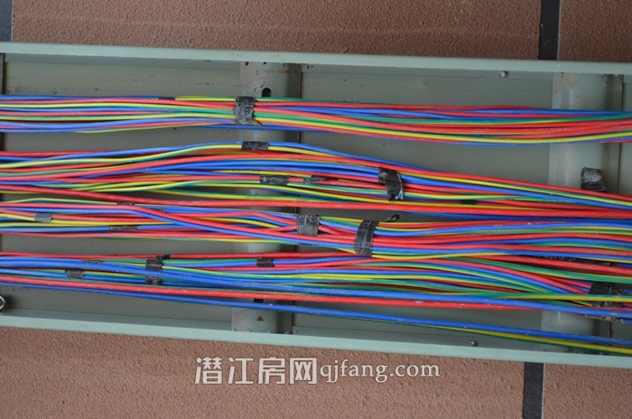 大雄·江汉城一期装饰建材区交房之——电通篇