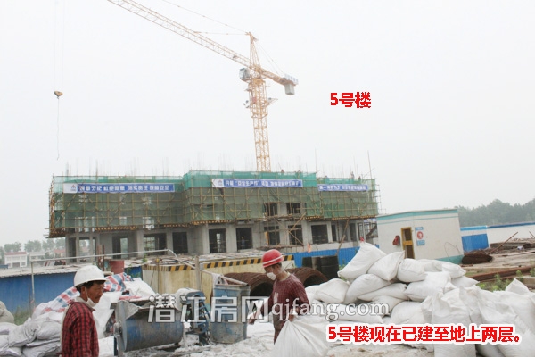 中南世纪城6月工程进度:2.3号楼喜封金顶