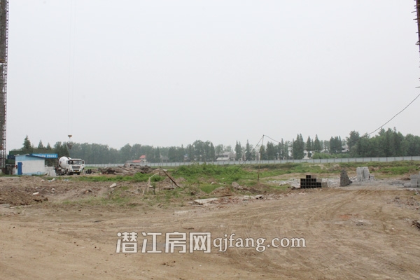 中南世纪城6月工程进度:2.3号楼喜封金顶