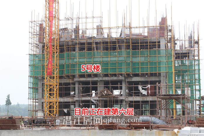 御景豪庭6月工程进度 5号楼建至第六层