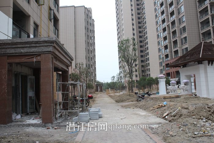 御景豪庭6月工程进度 5号楼建至六层