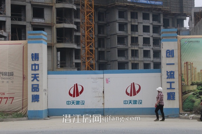 中南世纪锦城6月工程进度 8号楼现已封顶