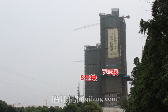 中南世纪锦城6月工程进度 8号楼现已封顶