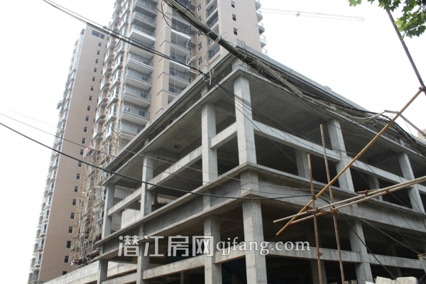 镇声中央公园6月工程进度:外立面正在拆除脚手架