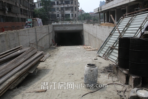 镇声中央公园6月工程进度:外立面正在拆除脚手架