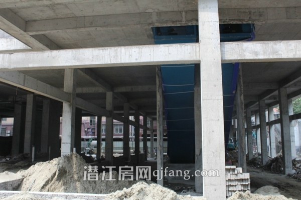 镇声中央公园6月工程进度:外立面正在拆除脚手架