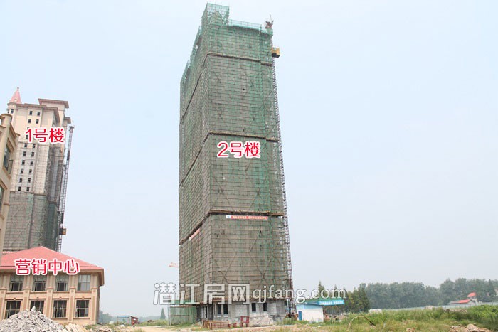 中南世纪城8月工程进度:5号楼建至5层