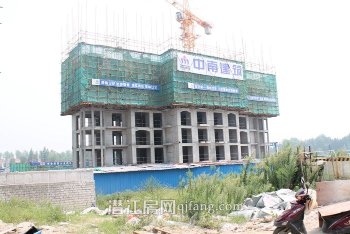 中南世纪城8月工程进度:5号楼建至5层