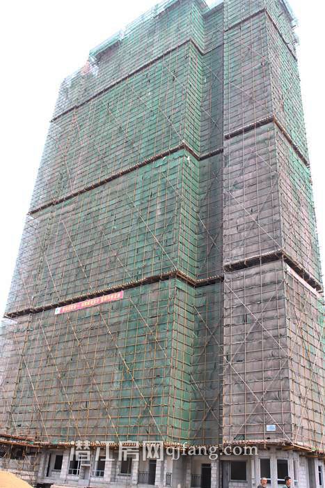 中南世纪城8月工程进度:5号楼建至5层