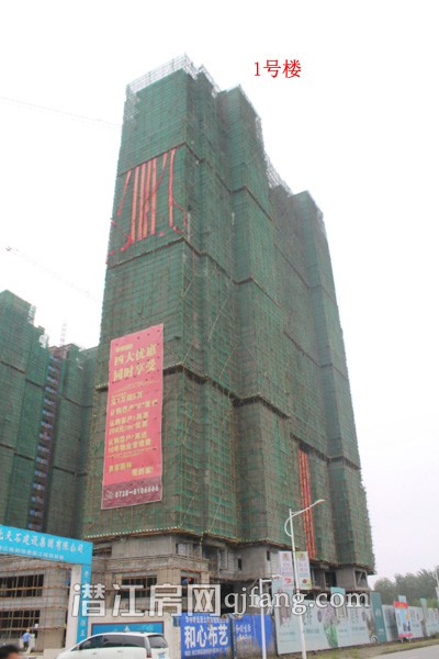 海韵丽景园9月工程进度:广场正在建设中