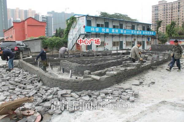 海韵丽景园9月工程进度:广场正在建设中