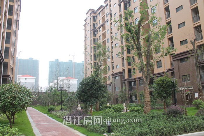 金江星城9月工程进度:9号楼皇家园林呈现