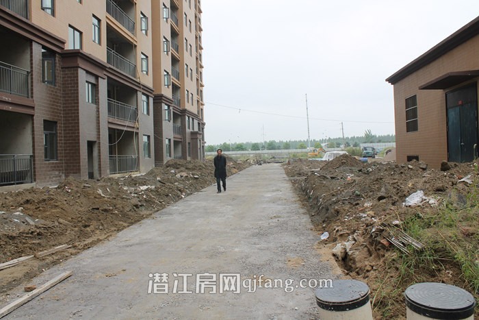 金江星城9月工程进度:9号楼皇家园林呈现