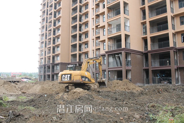 金江星城9月工程进度:9号楼皇家园林呈现