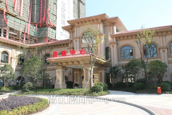 中南世纪锦城11月工程进度:4号楼建至9层