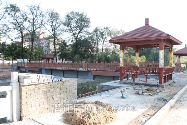 阳光水岸10月工程进度 2号楼脚手架正在拆除