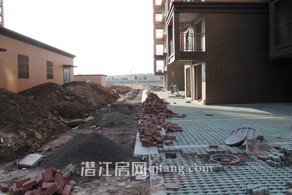 金江星城11月工程进度 二期正在进行景观建设