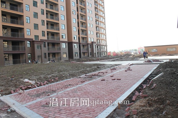 金江星城11月工程进度 二期正在进行景观建设