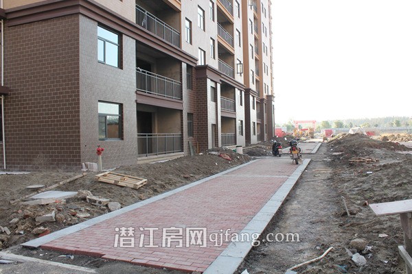 金江星城11月工程进度 二期正在进行景观建设