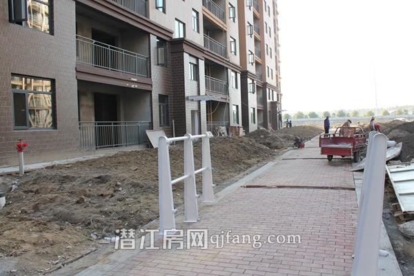 金江星城11月工程进度 二期正在进行景观建设