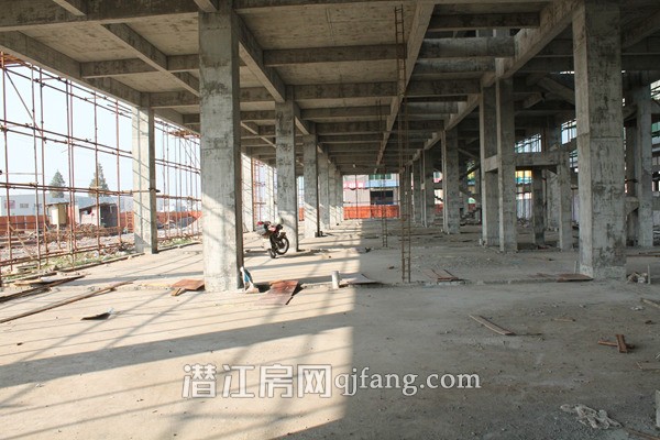 天驰汽车城11月工程进度:商务建至三层