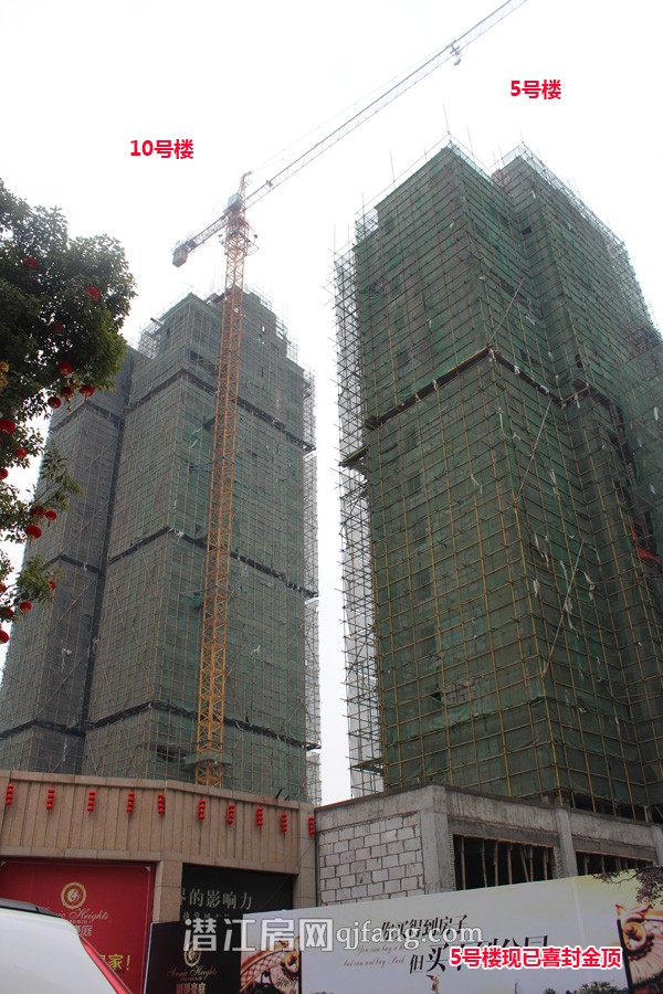 御景豪庭2月工程进度:10号楼现已喜封金顶