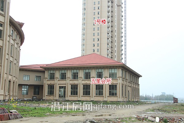 中南世纪城3月工程进度 10号楼建至24层