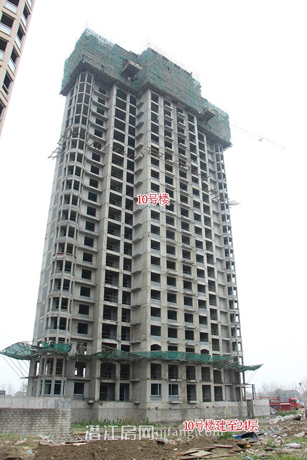 中南世纪城3月工程进度 10号楼建至24层