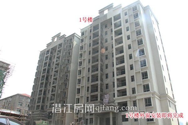 中珠家春秋4月工程进度:正在进行外窗安装