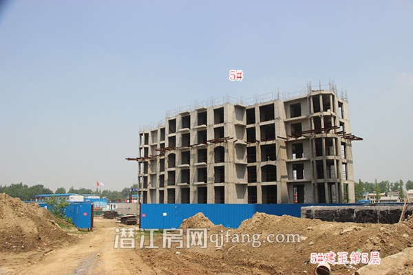 中南世纪城5月工程进度:地下车库施工中