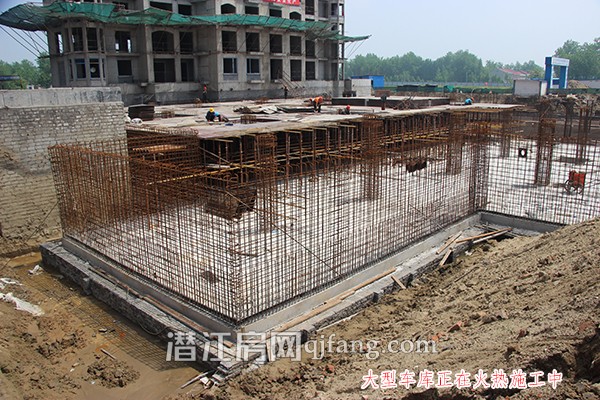 中南世纪城5月工程进度:地下车库施工中