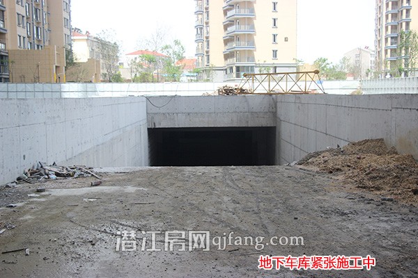 樟华国际6月工程进度:5号楼脚手架拆除中