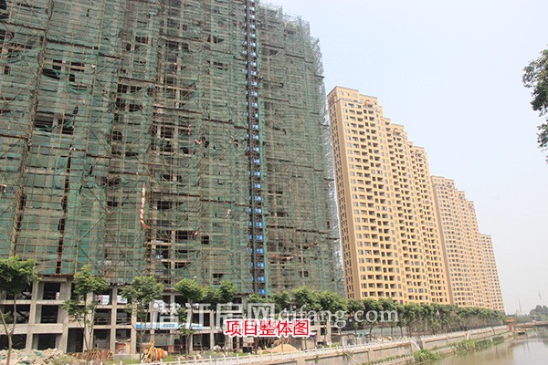 阳光水岸7月工程进度：1号楼正拆防护网