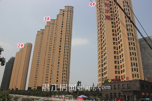 阳光水岸7月工程进度:1号楼正拆防护网