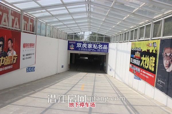 阳光水岸7月工程进度:1号楼正拆防护网