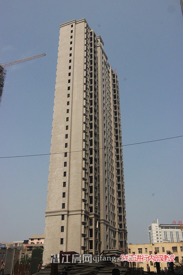 中珠家春秋7月工程进度 地下车库正在打桩