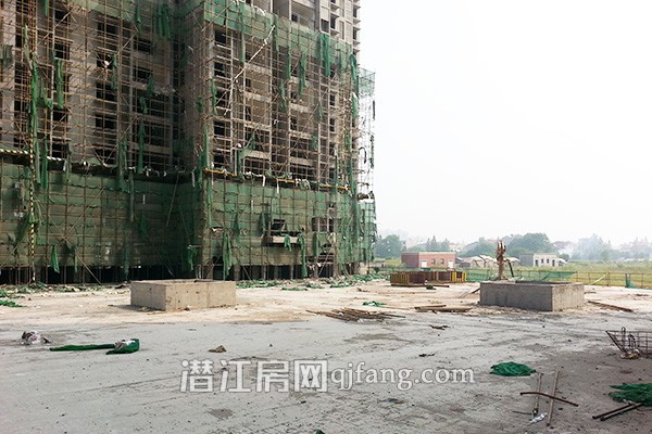 盛世龙城8月工程进度:二期防护网逐步拆除中