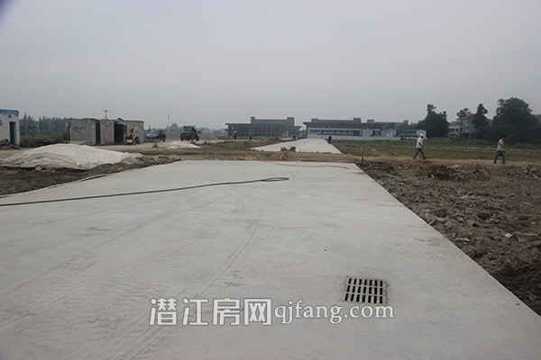 金色公馆9月工程进度:一期正进行打桩工作