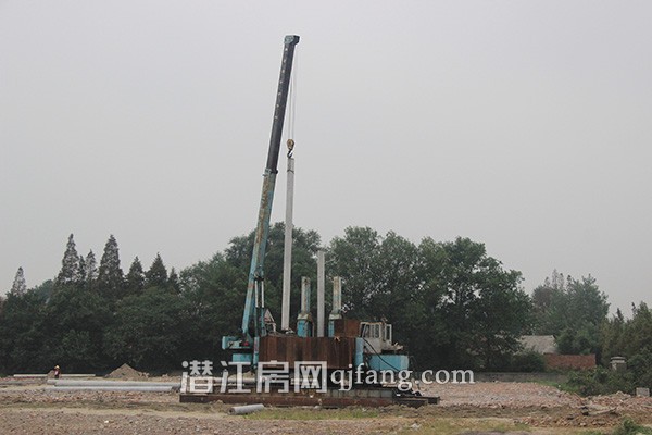 金色公馆9月工程进度:一期正进行打桩工作