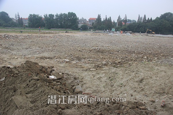 金色公馆9月工程进度:一期正进行打桩工作