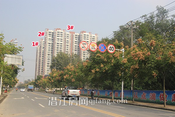 盛世龙城10月工程进度：4#已完成外窗安装